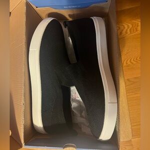 Jellypop size 9 black knit comfort fit slip on sneakers